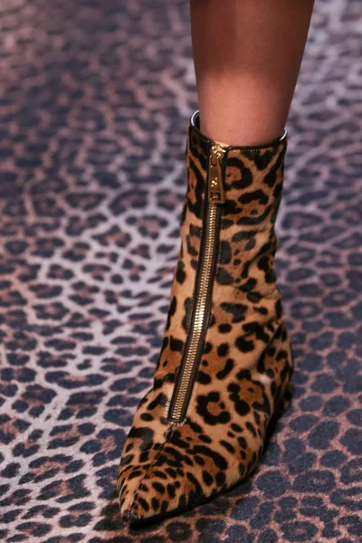 Look 27